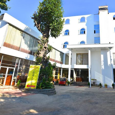 Capitalcity Hotel 바둘라 외부 사진